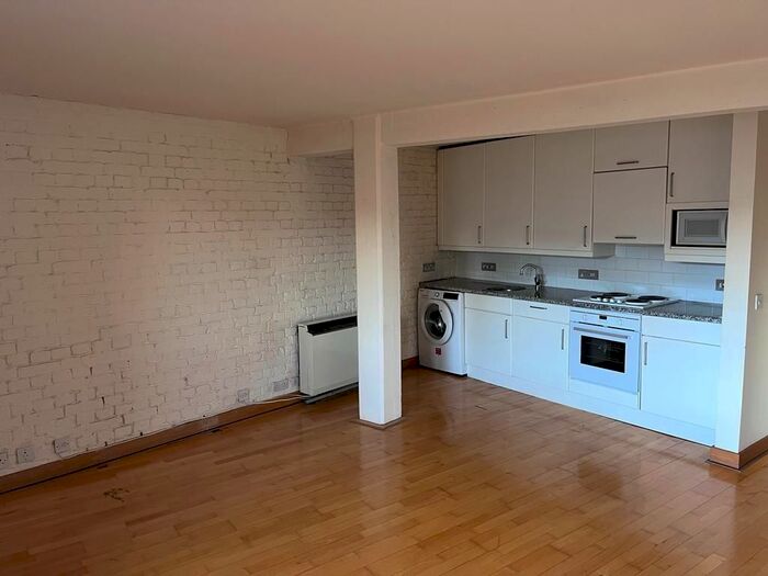 Studio To Rent In New Crane Place, London, E1W