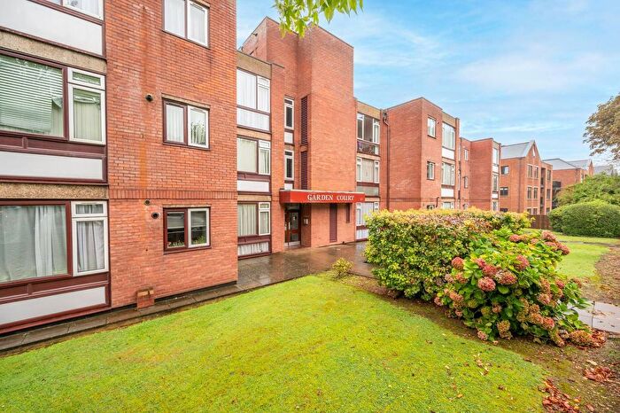 3 Bedroom Flat To Rent In Garden Court, North Finchley, London, N12