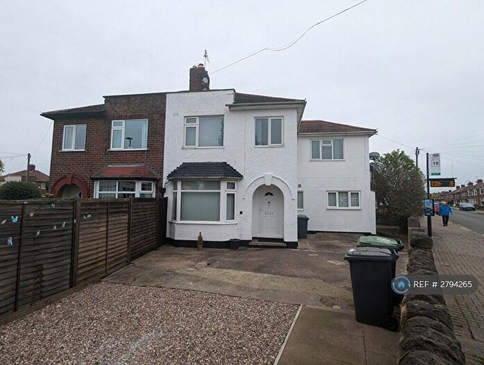 2 Bedroom Flat To Rent In Beech Avenue, Beeston, Nottingham, NG9