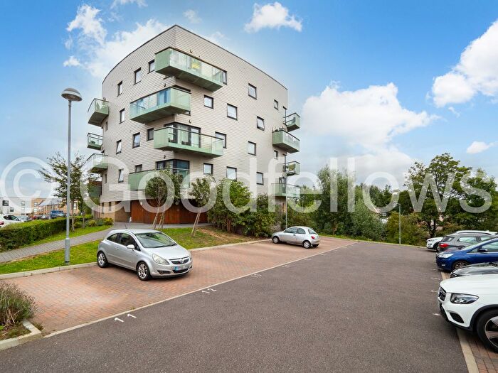 2 Bedroom Flat To Rent In Otter Drive, Carshalton, Surrey, SM5