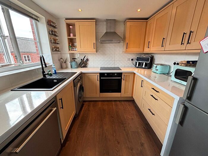 2 Bedroom Flat To Rent In Cape Court, Warwick, CV34
