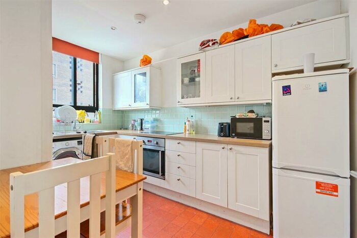 3 Bedroom Apartment To Rent In Rosebery Avenue, London, EC1R