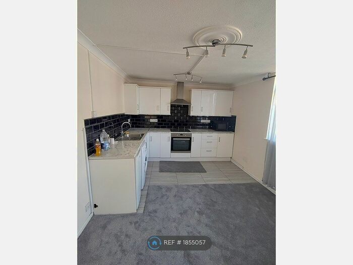 3 Bedroom Flat To Rent In Intalbury Avenue, Aylesbury, HP19