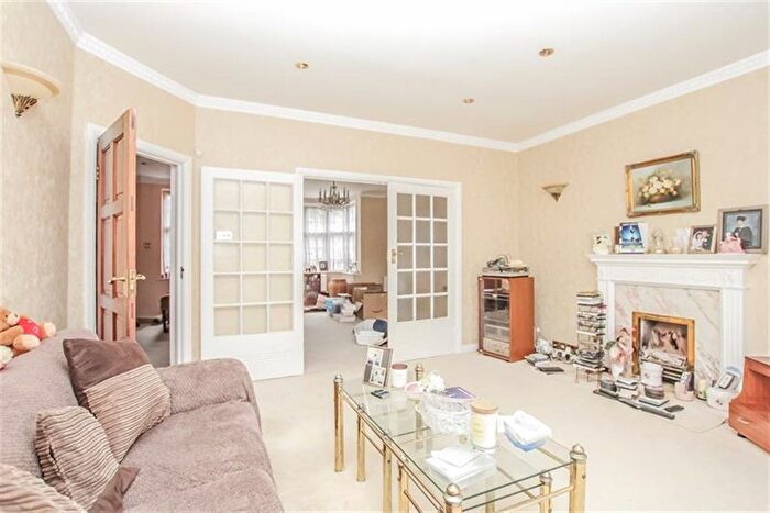 4 Bedroom Detached House For Sale In Edgeworth Crescent, Hendon, NW4