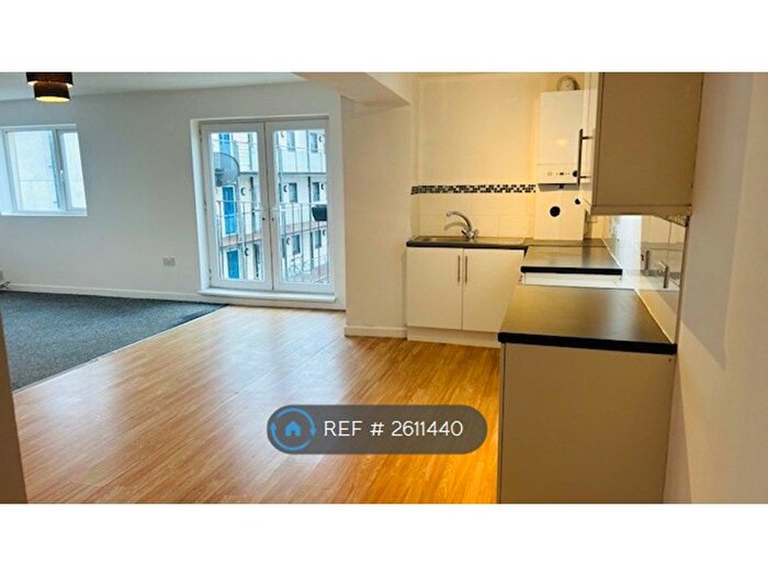 2 Bedroom Flat To Rent In Spring Bank, Hull, HU3