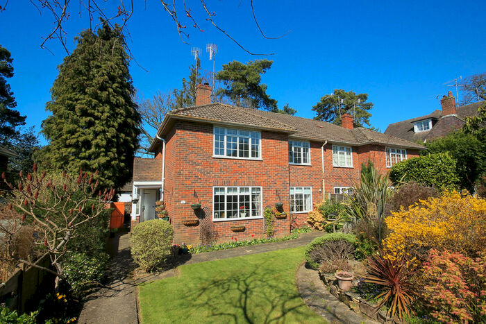 2 Bedroom Maisonette To Rent In Woodstock, East Grinstead, RH19