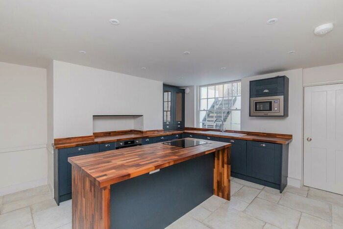 4 Bedroom Maisonette To Rent In Brunswick Place, Hove, East Sussex, BN3