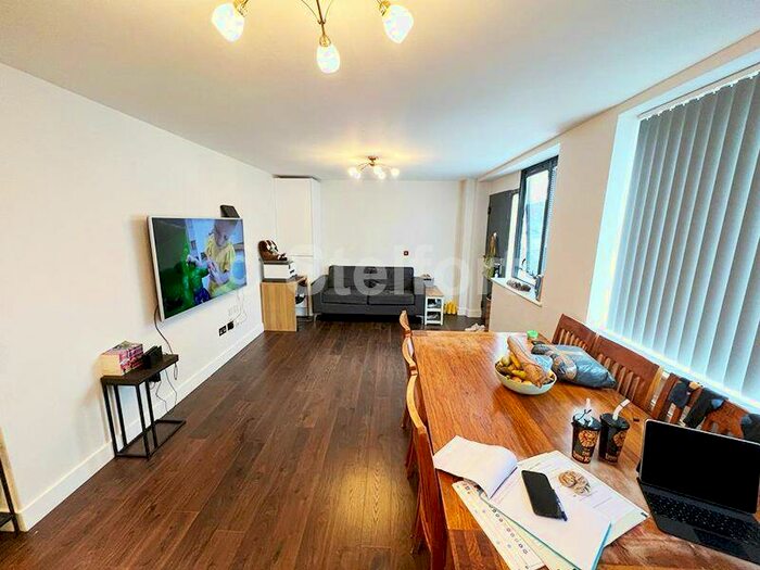 2 Bedroom Apartment To Rent In Granville Road, London, NW2
