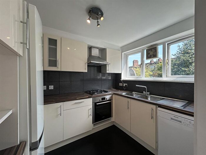 4 Bedroom Semi-Detached House To Rent In Deena Close, Acton, W3