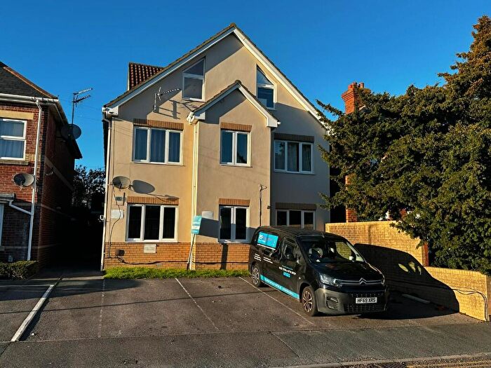 2 Bedroom Flat To Rent In Windham Road, Bournemouth, Dorset, BH1