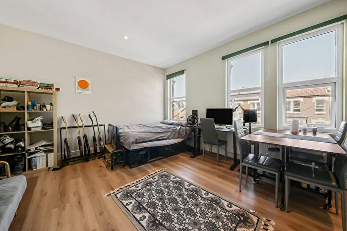 Studio To Rent In Fairbridge Road, Hornsey Rise, N19