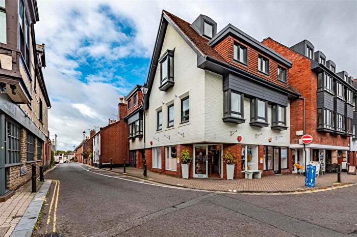 2 Bedroom Apartment To Rent In Church Street, Christchurch, BH23