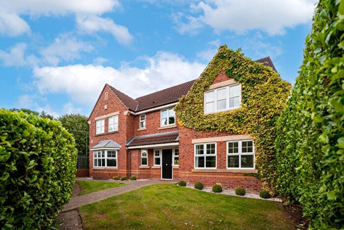 4 Bedroom Detached House To Rent In Stoneleigh Avenue, Moortown, Leeds, LS17