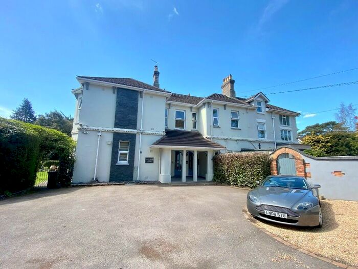 2 Bedroom Flat To Rent In Wimborne Road, Bournemouth, Dorset, BH2