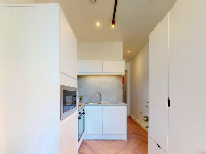 Studio To Rent In Harrow Road, London, W9