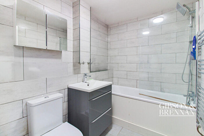 2 Bedroom End Of Terrace House For Sale In Malyons Place, Basildon, SS13