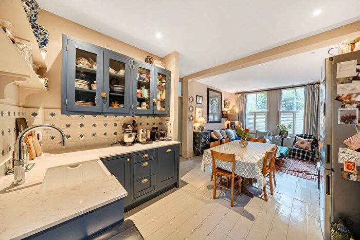 1 Bedroom Flat For Sale In Bonnington Square, Vauxhall, London, SW8