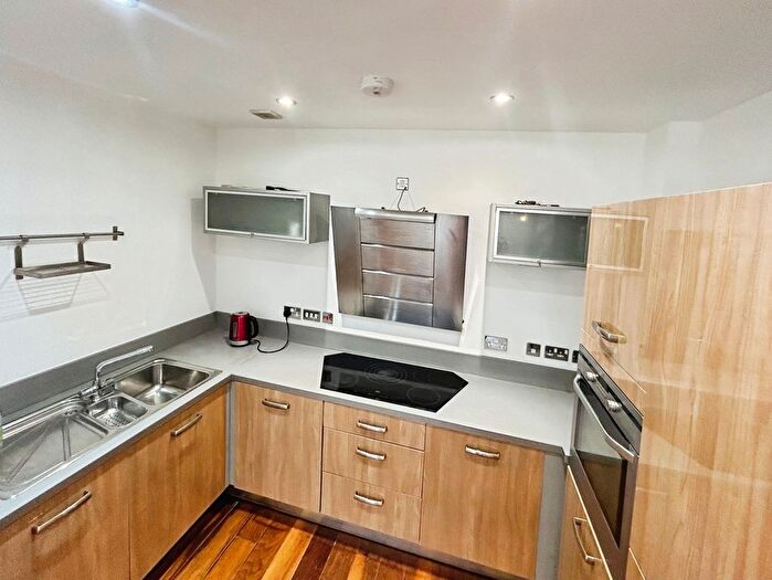 1 Bedroom Flat To Rent In Holly Street, Sheffield, South Yorkshire, S1