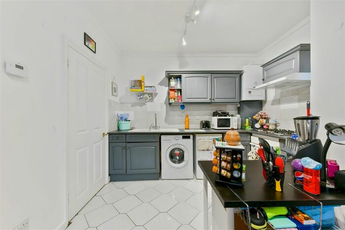 1 Bedroom Flat To Rent In Bakers End, London, SW20