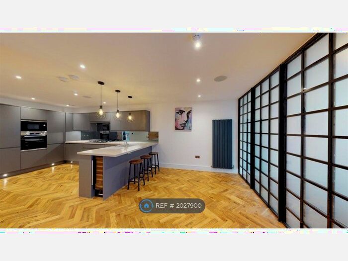 4 Bedroom Semi-Detached House To Rent In Regent Place, Birmingham, B3