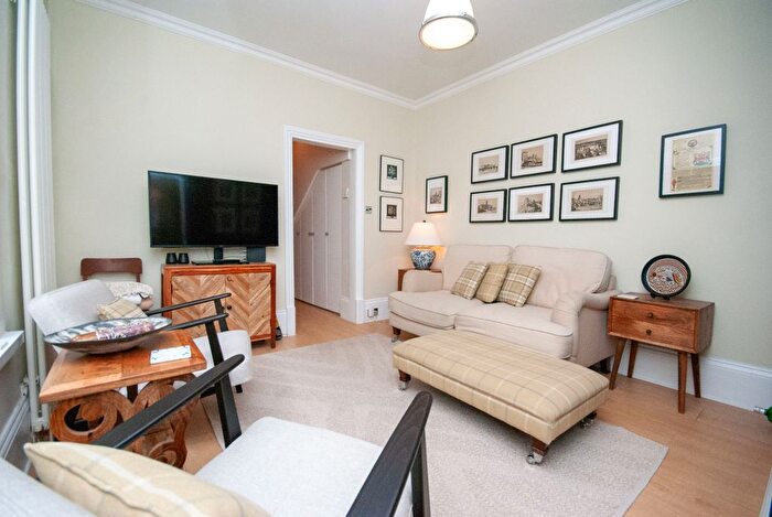 2 Bedroom Flat To Rent In Avenue Terrace, Westcliff-On-Sea, SS0