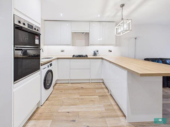 2 Bedroom Semi-Detached House For Sale In Vine Close, Shaw, OL2
