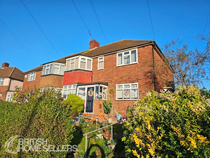 2 Bedroom Maisonette For Sale In Brockley Crescent, Romford, RM5