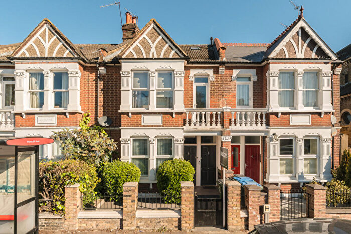 2 Bedroom Maisonette For Sale In Charlton Road, Charlton, London, SE7