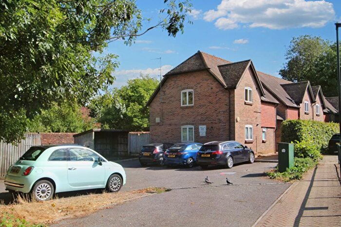 1 Bedroom Apartment To Rent In Park Road, Petersfield, Hampshire, GU32