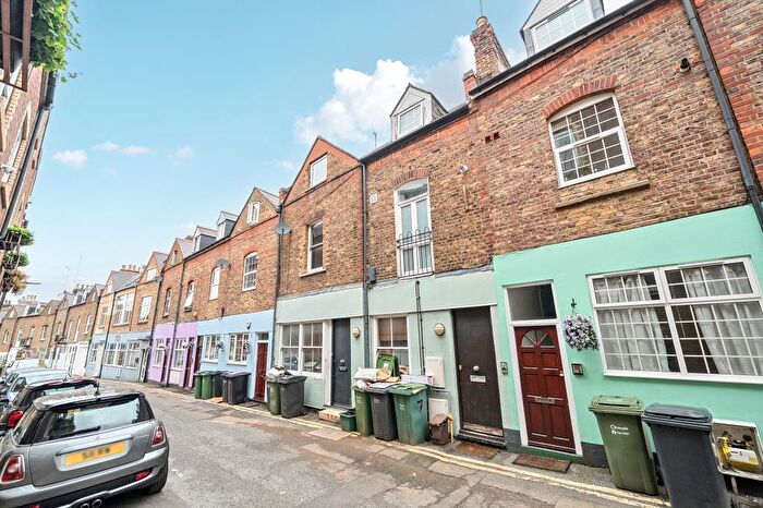 1 Bedroom Maisonette For Sale In Canfield Place, Finchley Road, London, NW6