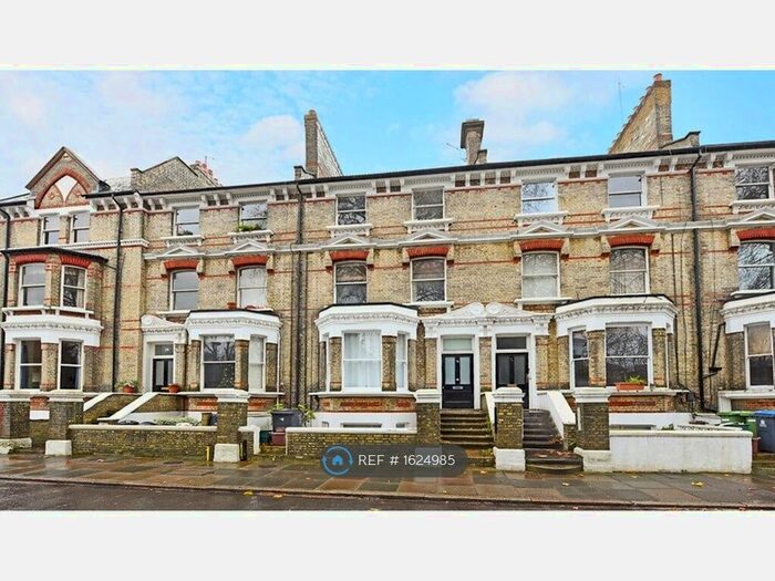 2 Bedroom Flat To Rent In St. Andrews Square, Surbiton, KT6