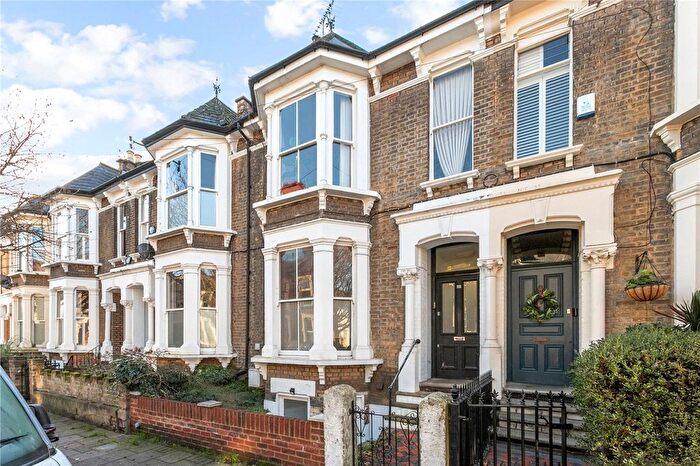 2 Bedroom Flat For Sale In Alconbury Road, London, E5