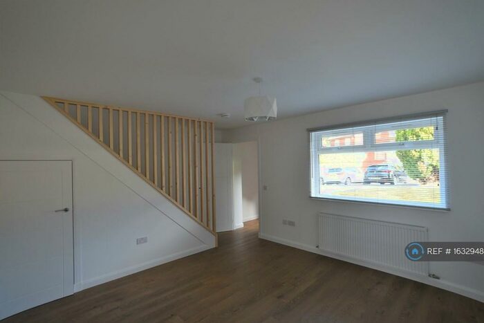 2 Bedroom End Of Terrace House To Rent In Colintraive Avenue, Glasgow, G33