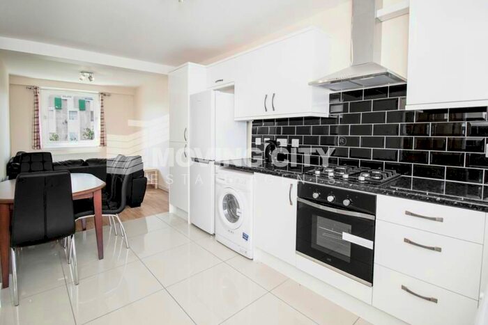 4 Bedroom Flat To Rent In Harold House, Bethnal Green, London, E2