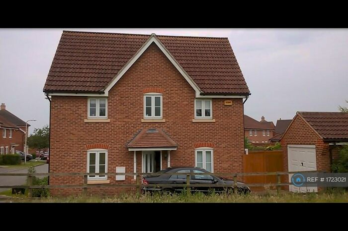 3 Bedroom Semi-Detached House To Rent In Chrysanthemum Drive, Reading, RG2