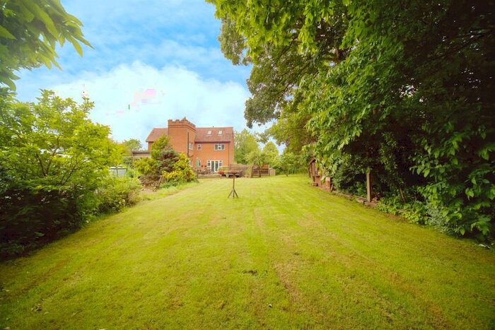 4 Bedroom Detached House For Sale In White Stubbs Lane, Broxbourne, EN10