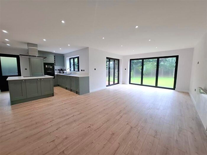 3 Bedroom Property To Rent In Bedmond Road, Bedmond, Abbots Langley, WD5