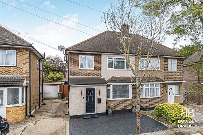 3 Bedroom Semi-detached House For Sale In Farnes Drive, Gidea Park, RM2