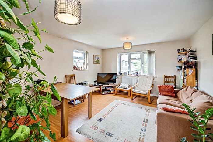 1 Bedroom Apartment For Sale In Lent Green Lane, Burnham, Slough, SL1