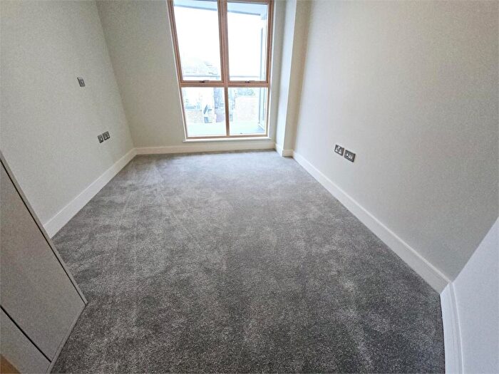 2 Bedroom Apartment For Sale In The Broadway, Leigh On Sea, Leigh On Sea, SS9
