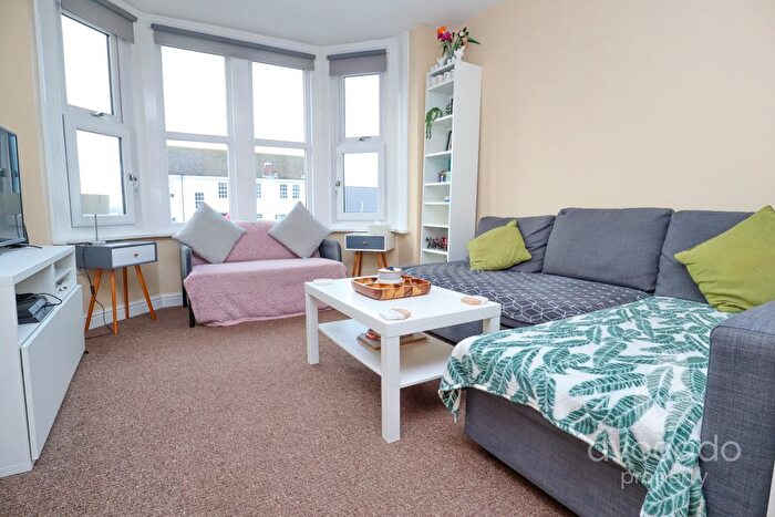 2 Bedroom Flat For Sale In Farnborough Road, Farnborough, Hampshire, GU14