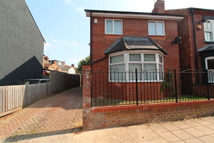 3 Bedroom Detached House To Rent In Queen Anne Street, New Bradwell, Milton Keynes, MK13