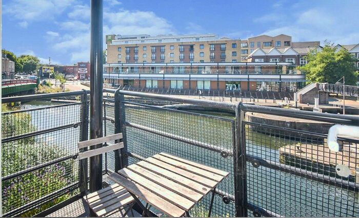 2 Bedroom Flat To Rent In High Street, Brentford, TW8