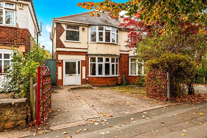 3 Bedroom Semi-detached House For Sale In Knighton Lane East, Leicester, LE2