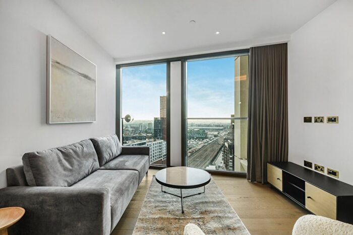 2 Bedroom Flat To Rent In Carnation Way, London, SW8