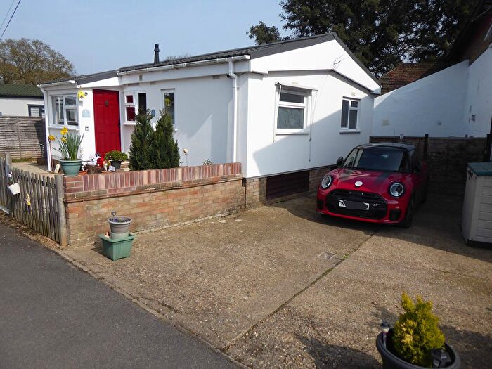 2 Bedroom Park Home For Sale In Riverhill Gardens, Worcester Park Road, Worcester Park, KT4