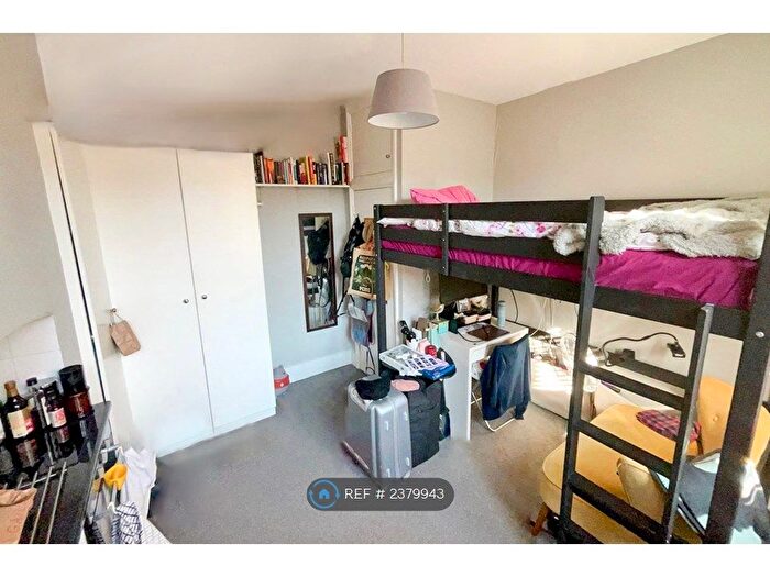 Studio To Rent In Walm Lane, London, NW2