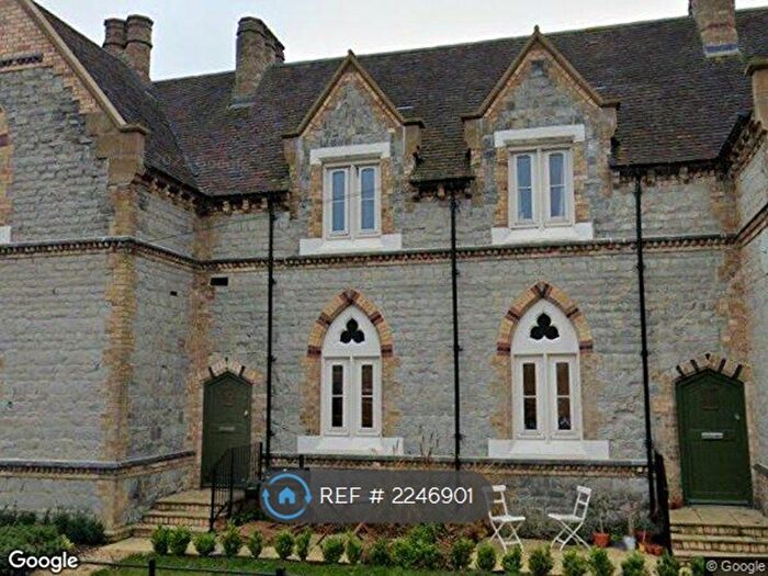 3 Bedroom Terraced House To Rent In Roxburgh Close, Warwick, CV35