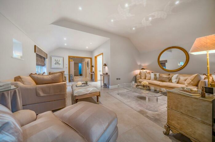 2 Bedroom Detached House For Sale In Colebrook Field, Ropley, Alresford, Hampshire, SO24