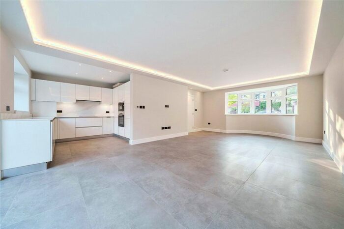 3 Bedroom Detached House To Rent In Monkfrith Way, Southgate, London, N14